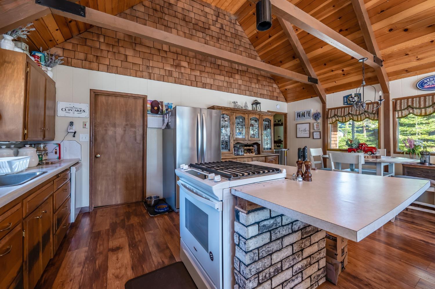 42573 Rock Ledge Rd, Shaver Lake, CA 93664