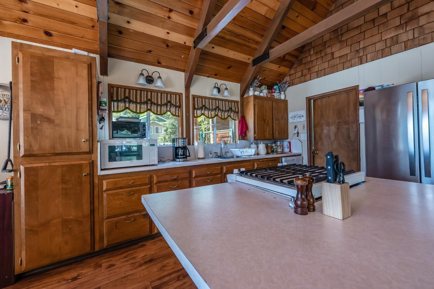 42573 Rock Ledge Rd, Shaver Lake, CA 93664