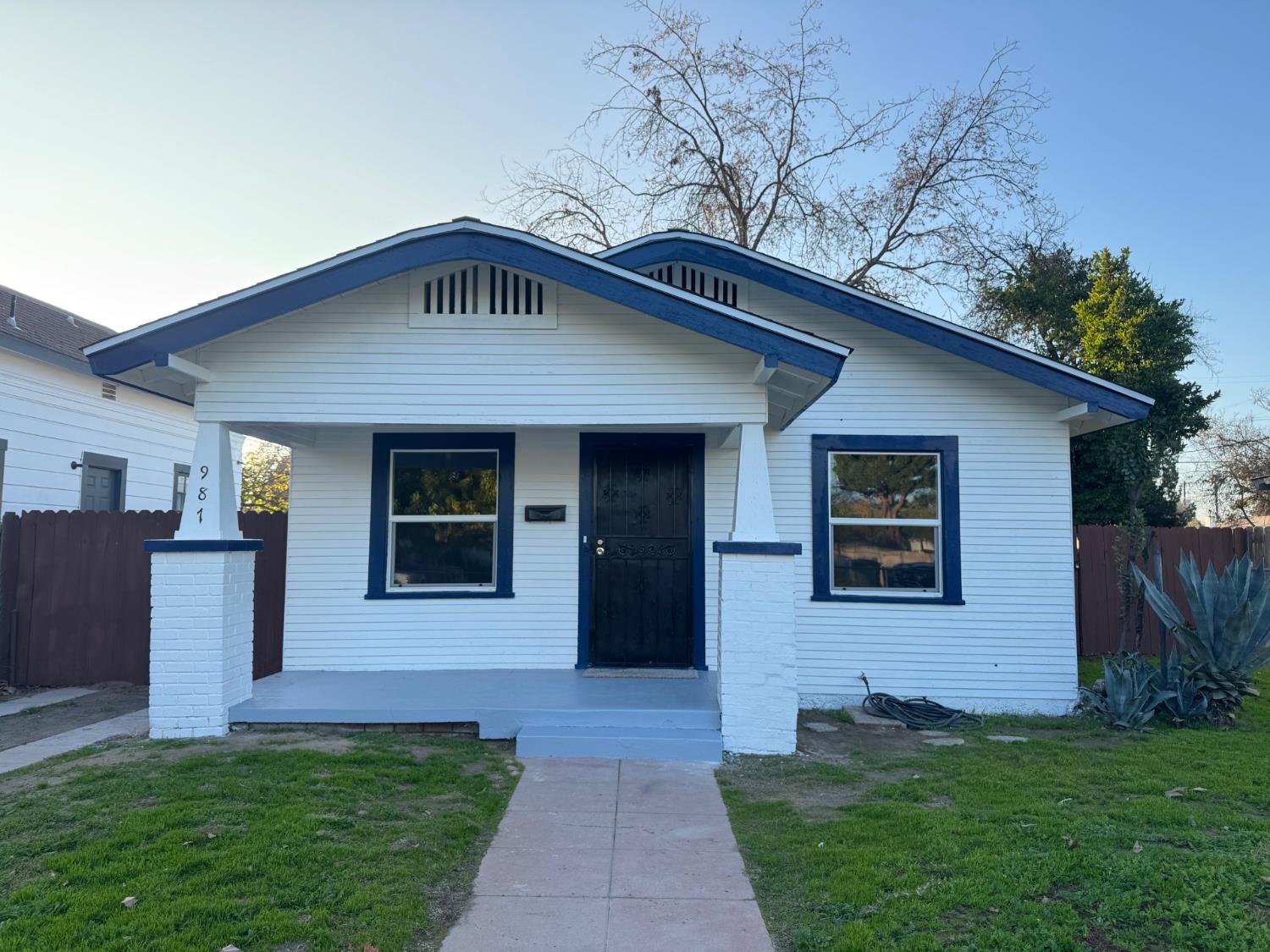 987 N Adoline Ave, Fresno, CA 93728