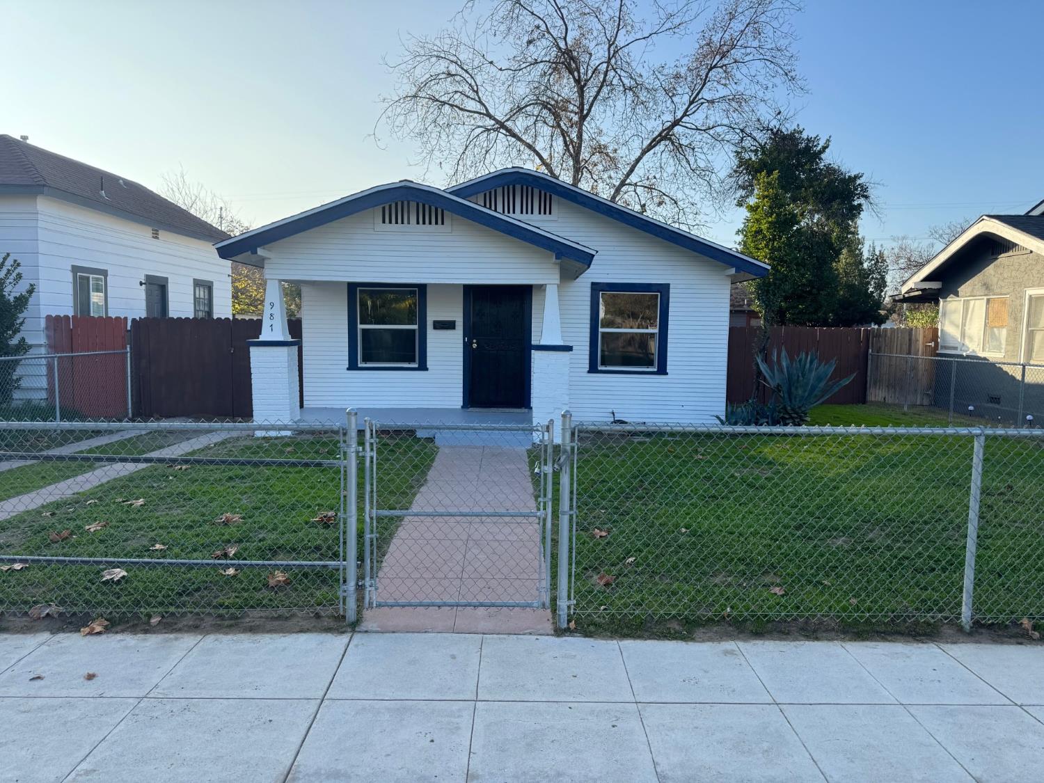 987 N Adoline Ave, Fresno, CA 93728