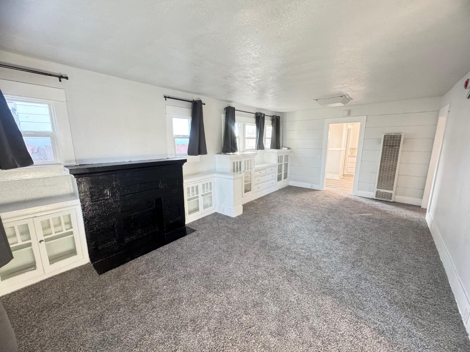 987 N Adoline Ave, Fresno, CA 93728