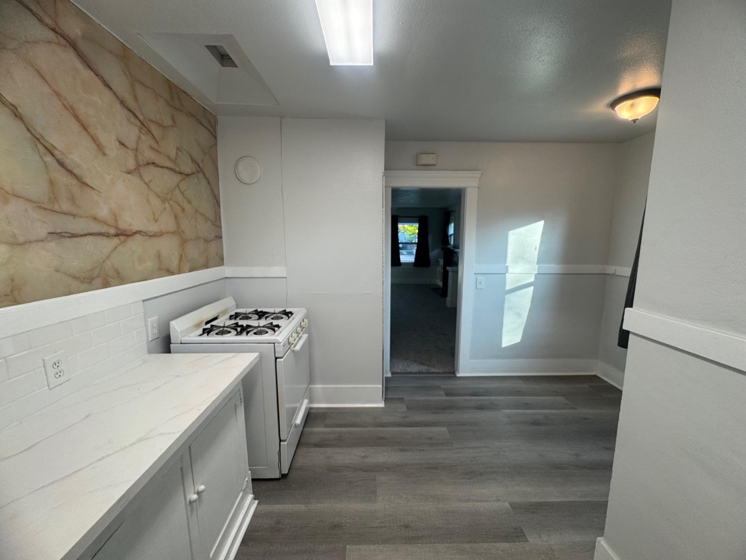 987 N Adoline Ave, Fresno, CA 93728