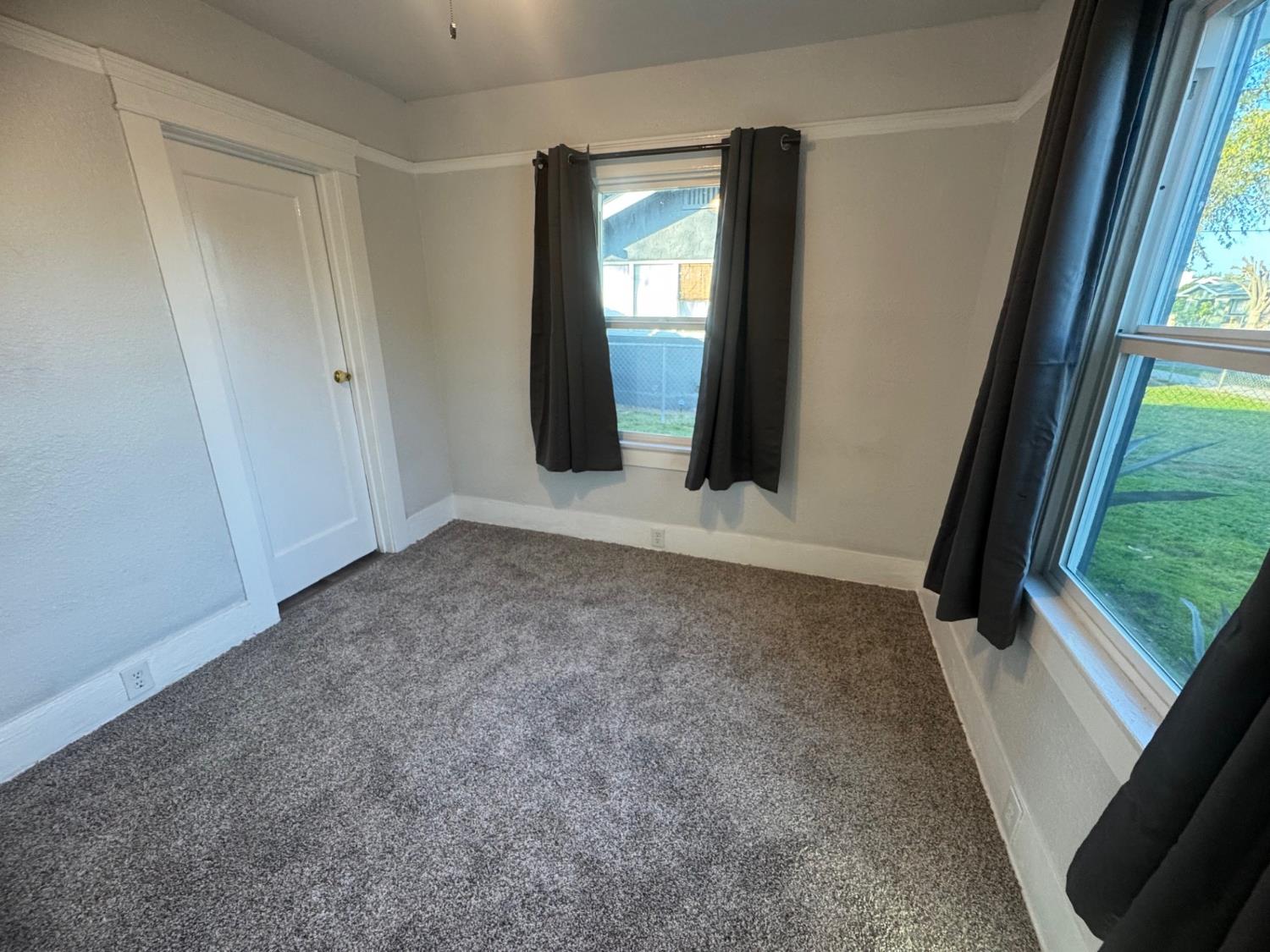 987 N Adoline Ave, Fresno, CA 93728