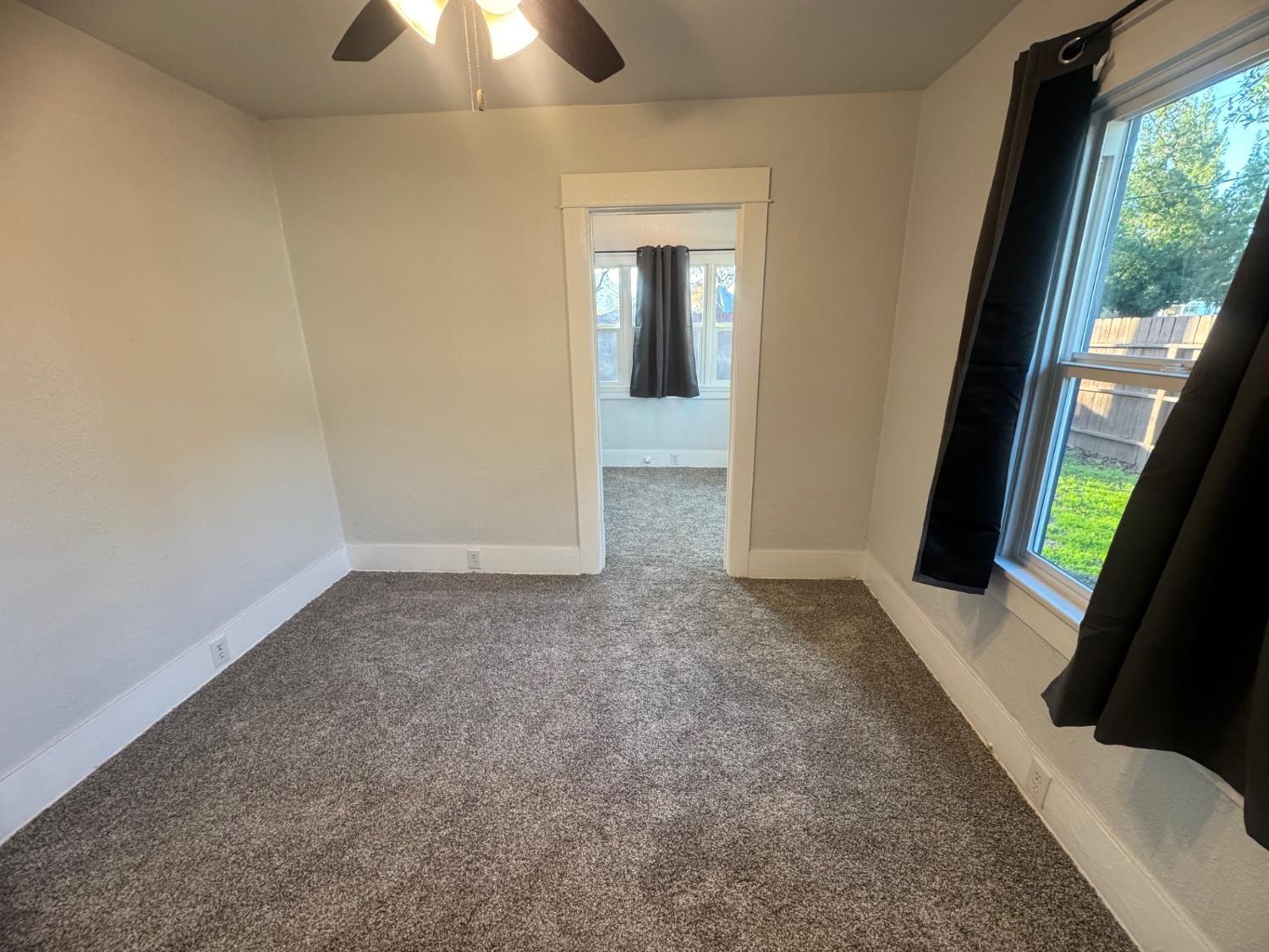 987 N Adoline Ave, Fresno, CA 93728