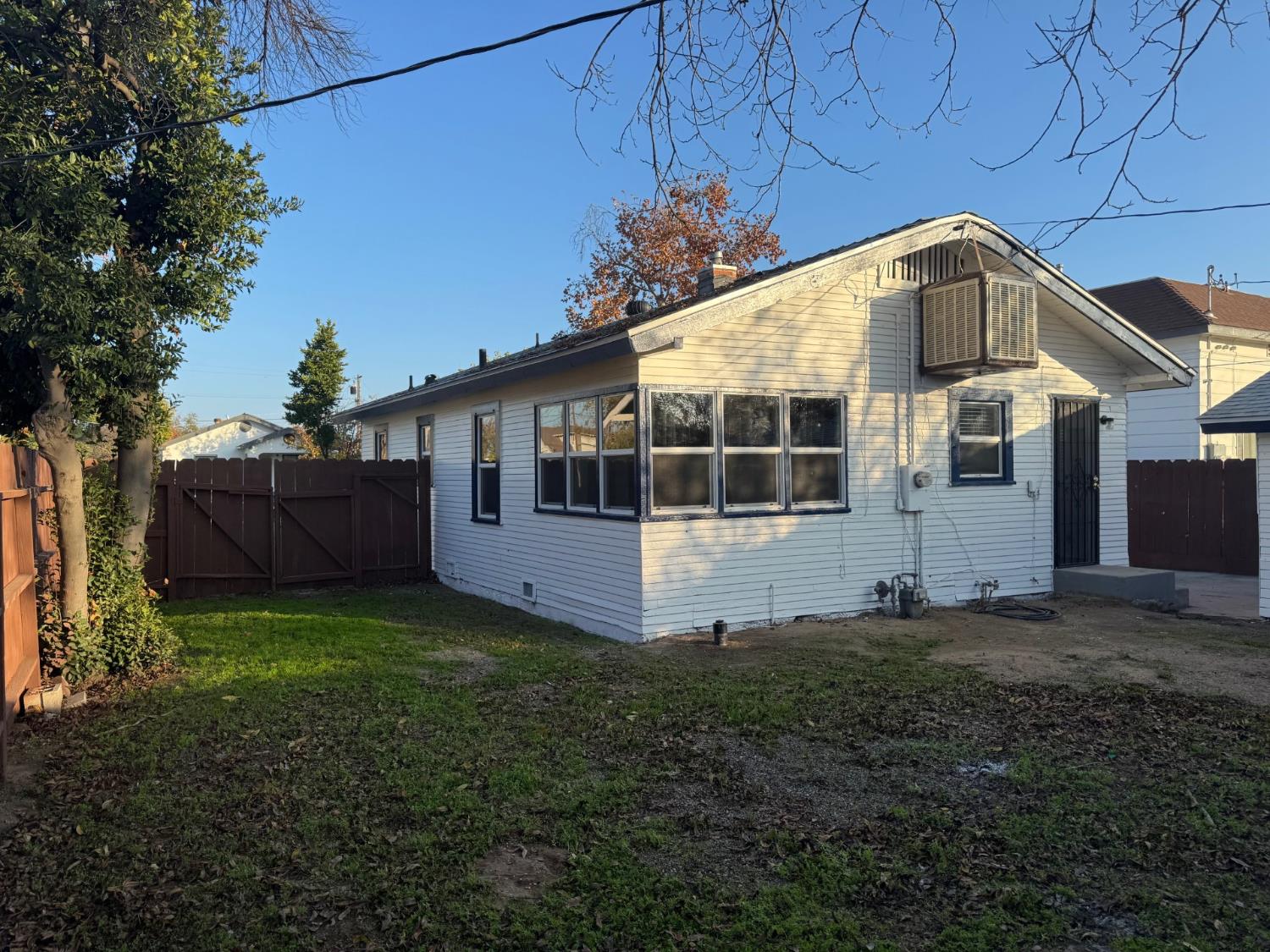 987 N Adoline Ave, Fresno, CA 93728