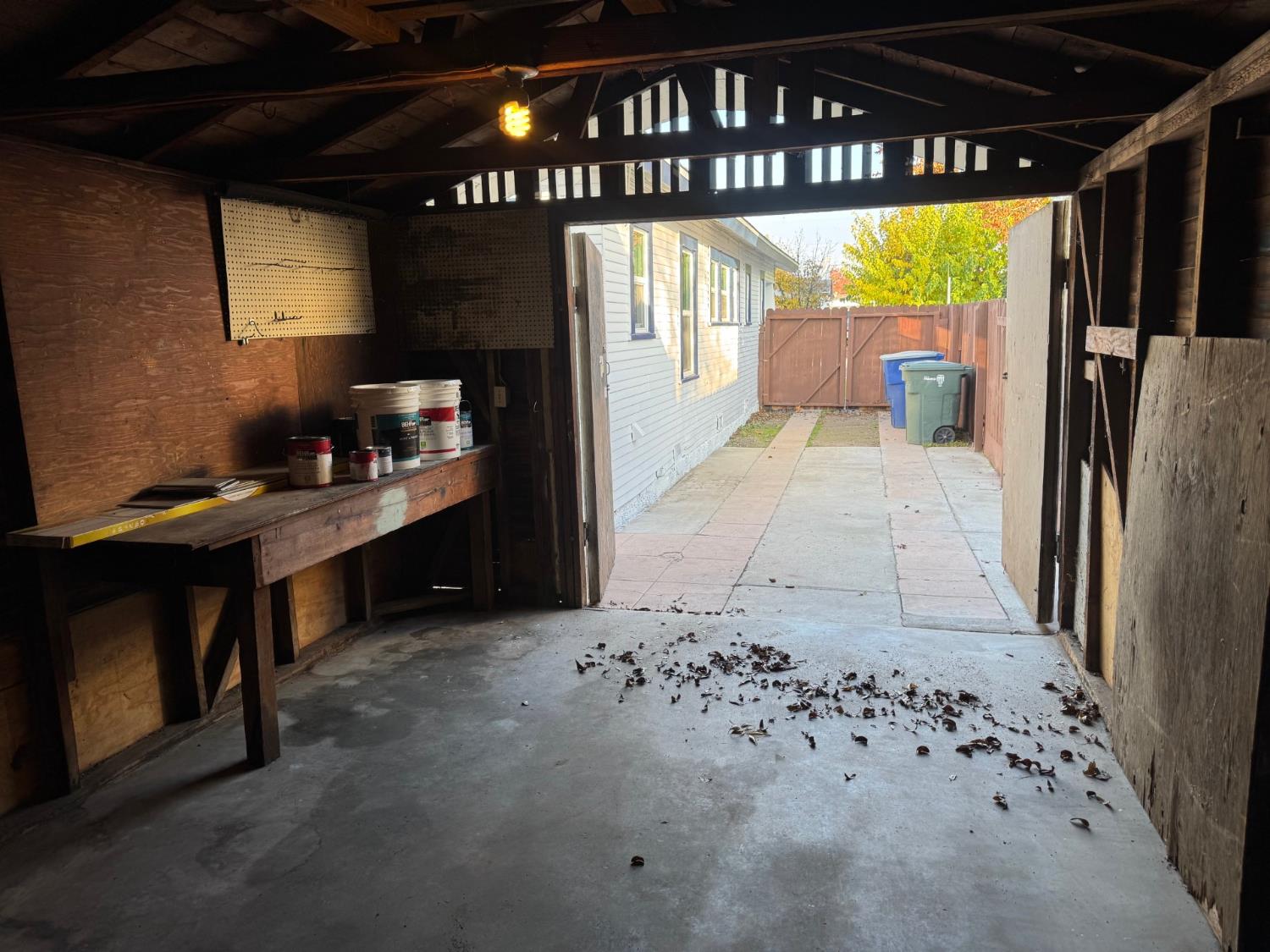 987 N Adoline Ave, Fresno, CA 93728