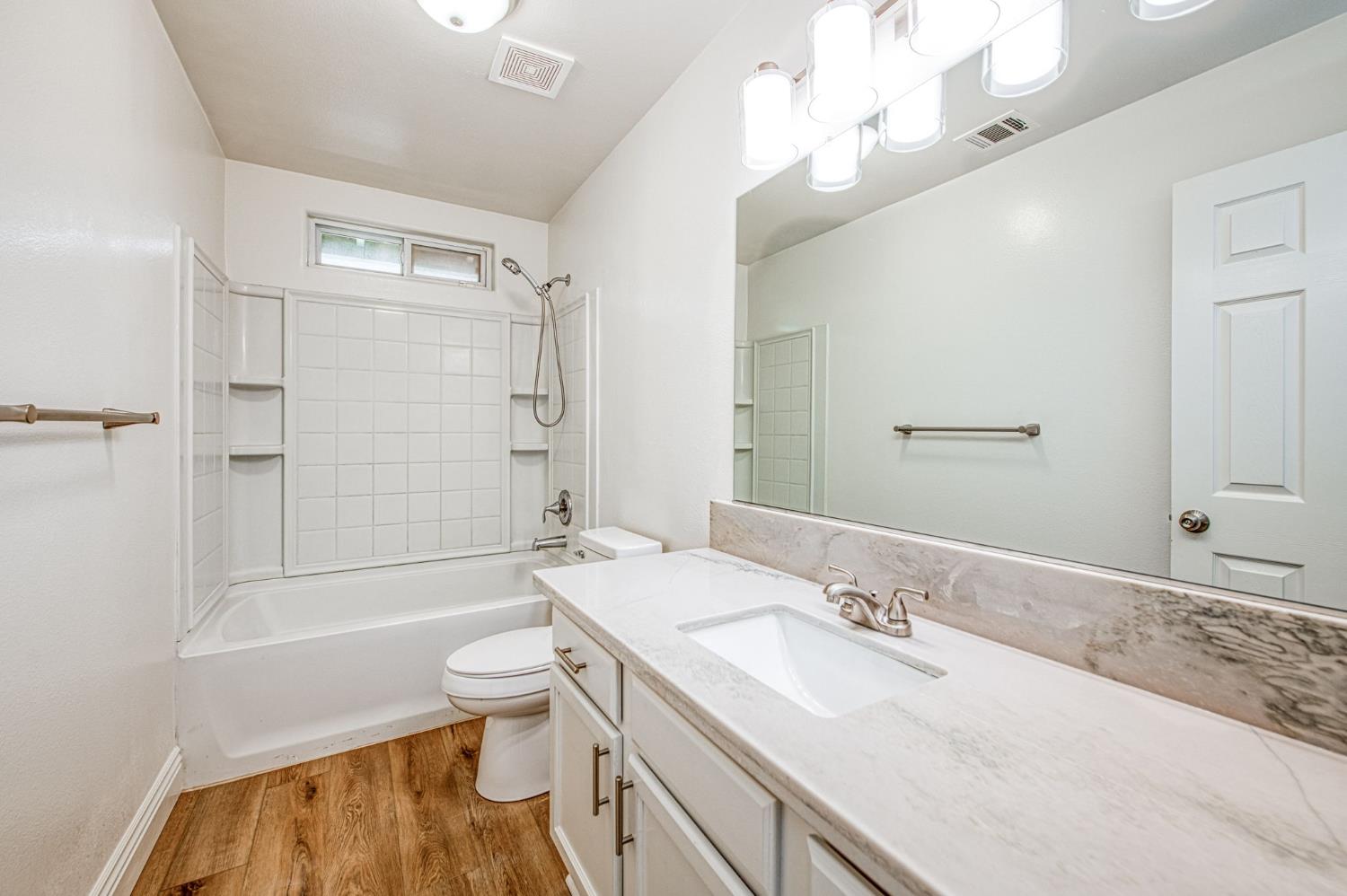 5176 W Michigan Ave, Fresno, CA 93722