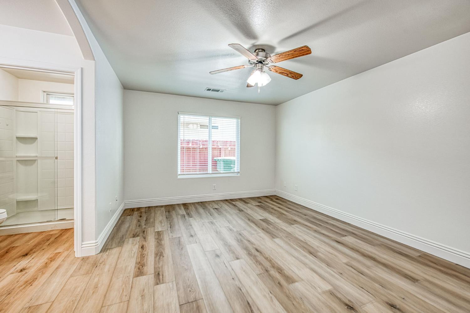 5176 W Michigan Ave, Fresno, CA 93722