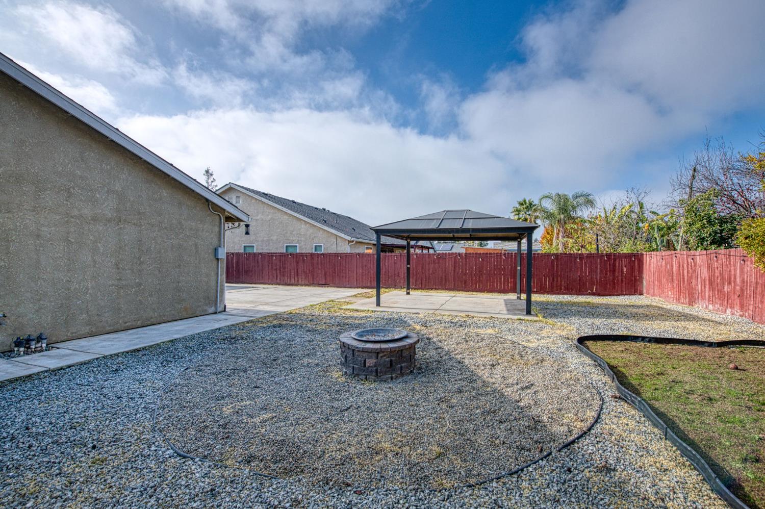 5176 W Michigan Ave, Fresno, CA 93722