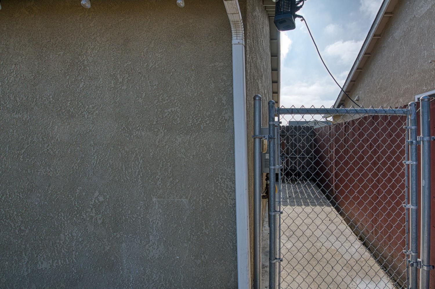 5176 W Michigan Ave, Fresno, CA 93722