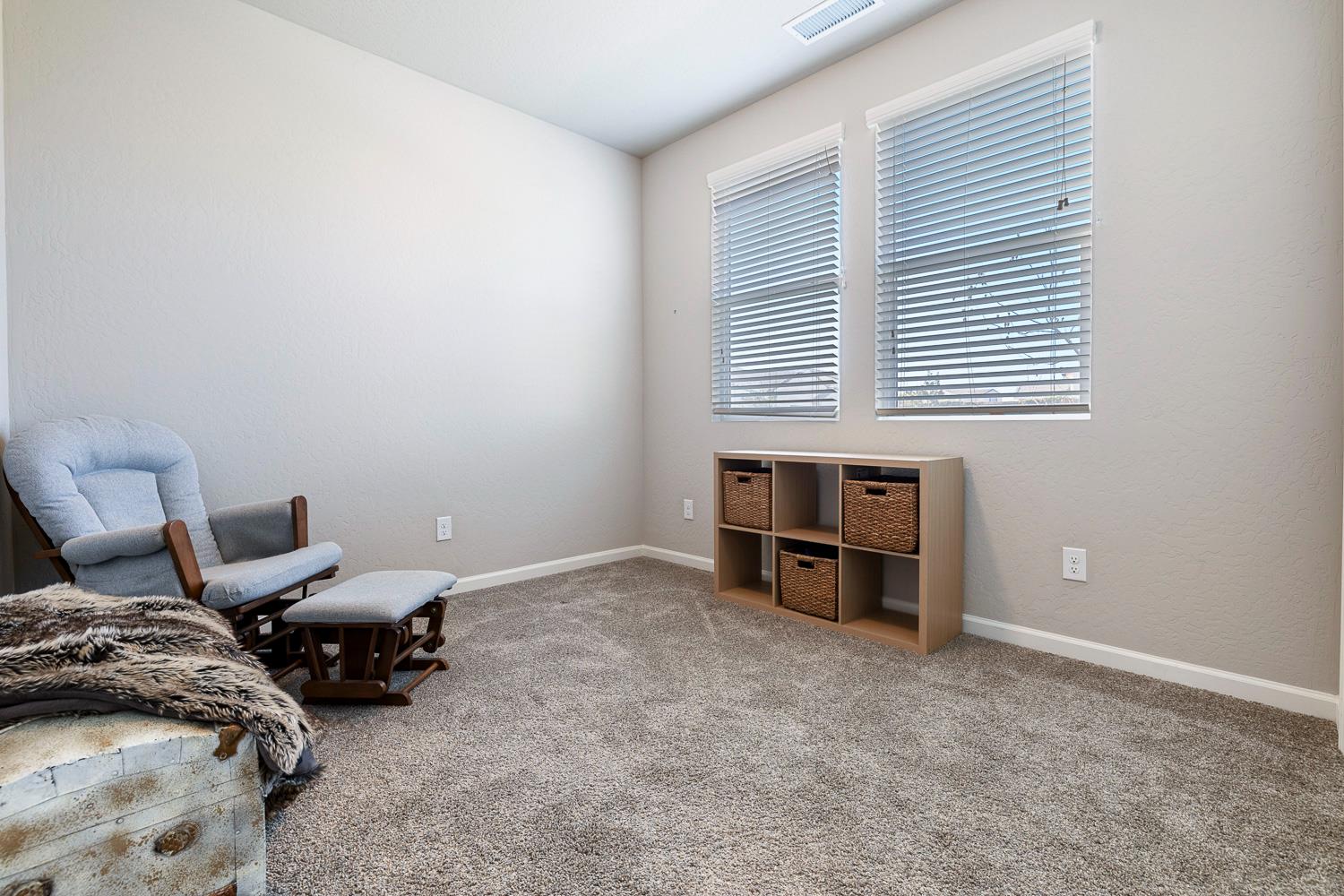 565 Traverse Dr S, Madera, CA 93636