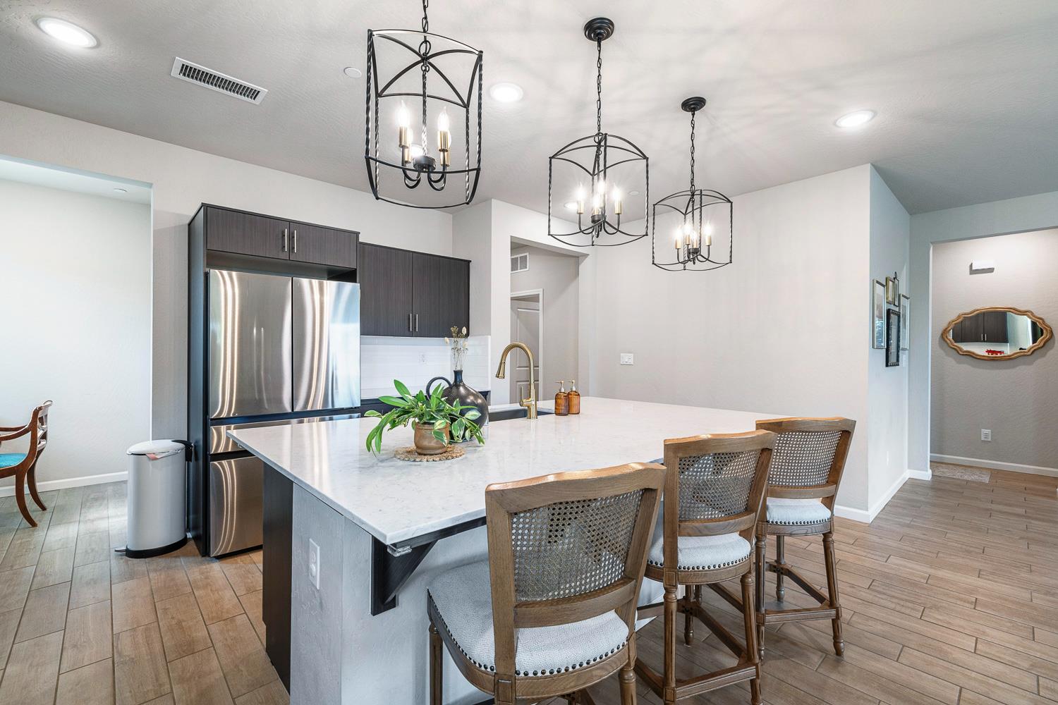 565 Traverse Dr S, Madera, CA 93636