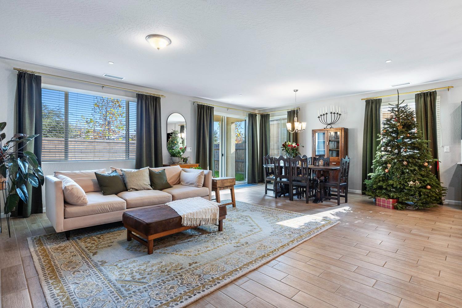 565 Traverse Dr S, Madera, CA 93636