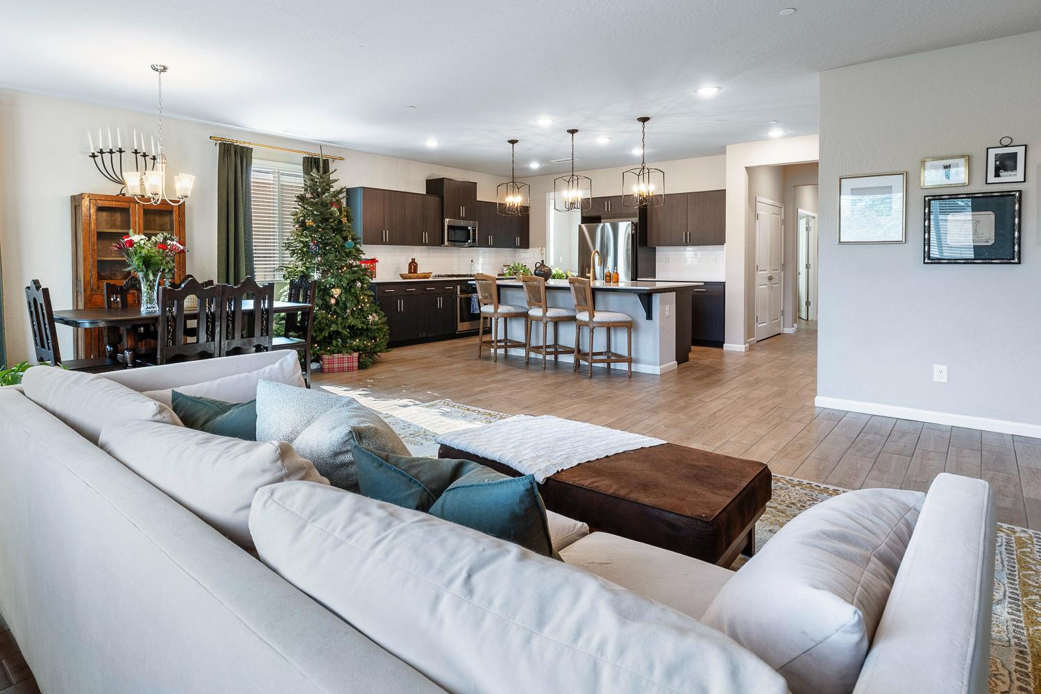 565 Traverse Dr S, Madera, CA 93636