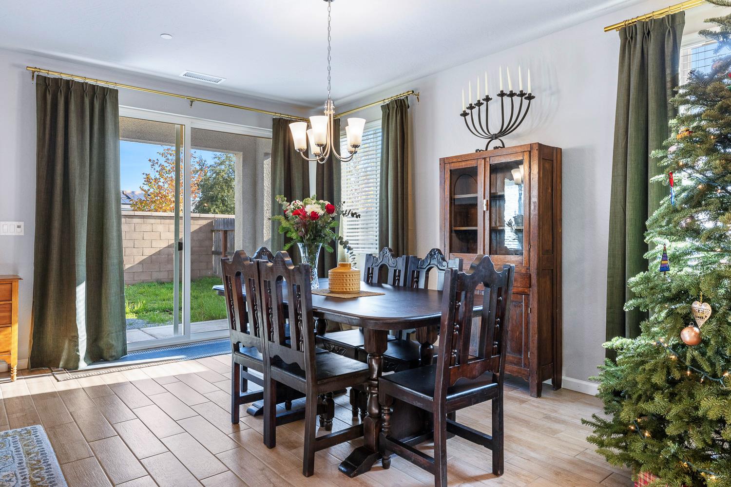 565 Traverse Dr S, Madera, CA 93636