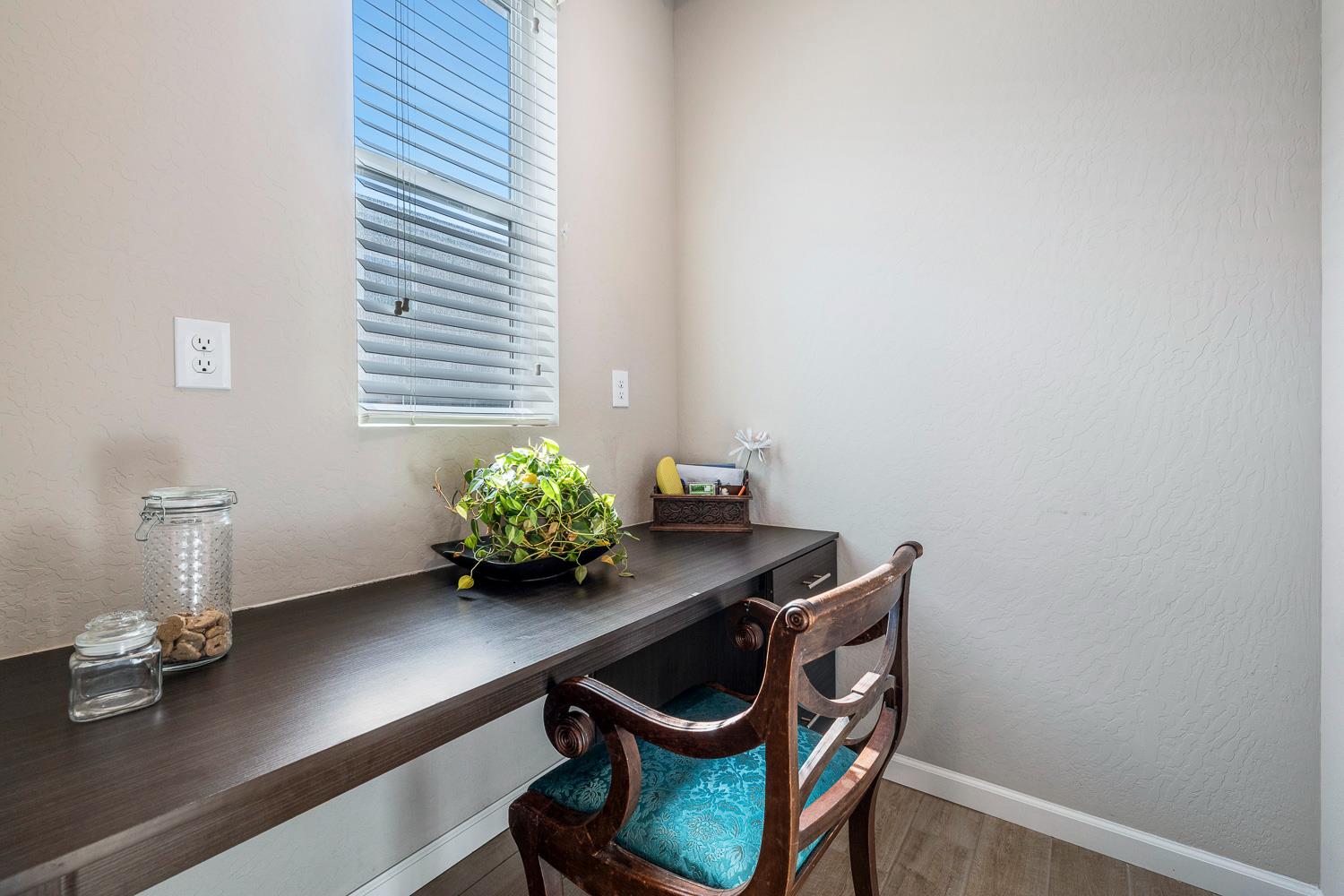 565 Traverse Dr S, Madera, CA 93636