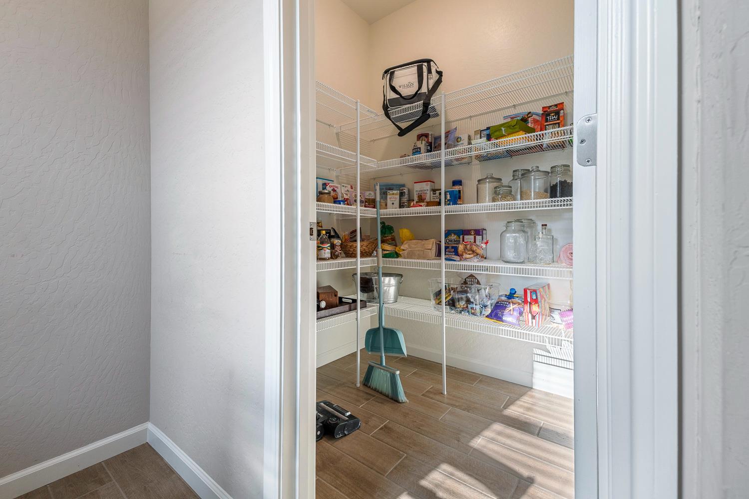 565 Traverse Dr S, Madera, CA 93636