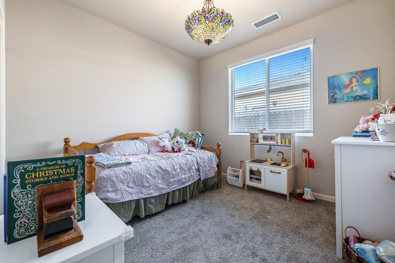 565 Traverse Dr S, Madera, CA 93636