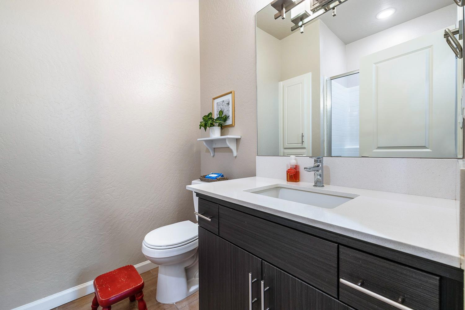 565 Traverse Dr S, Madera, CA 93636