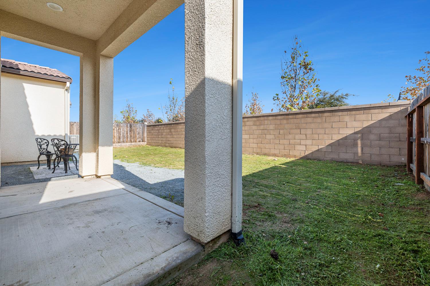 565 Traverse Dr S, Madera, CA 93636