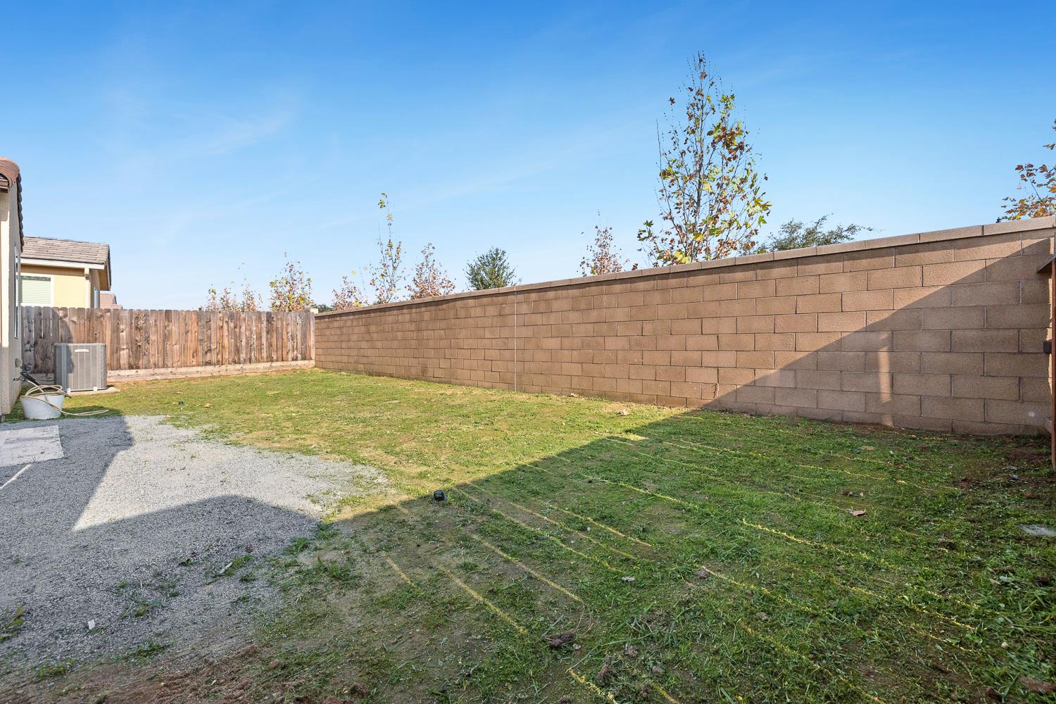 565 Traverse Dr S, Madera, CA 93636