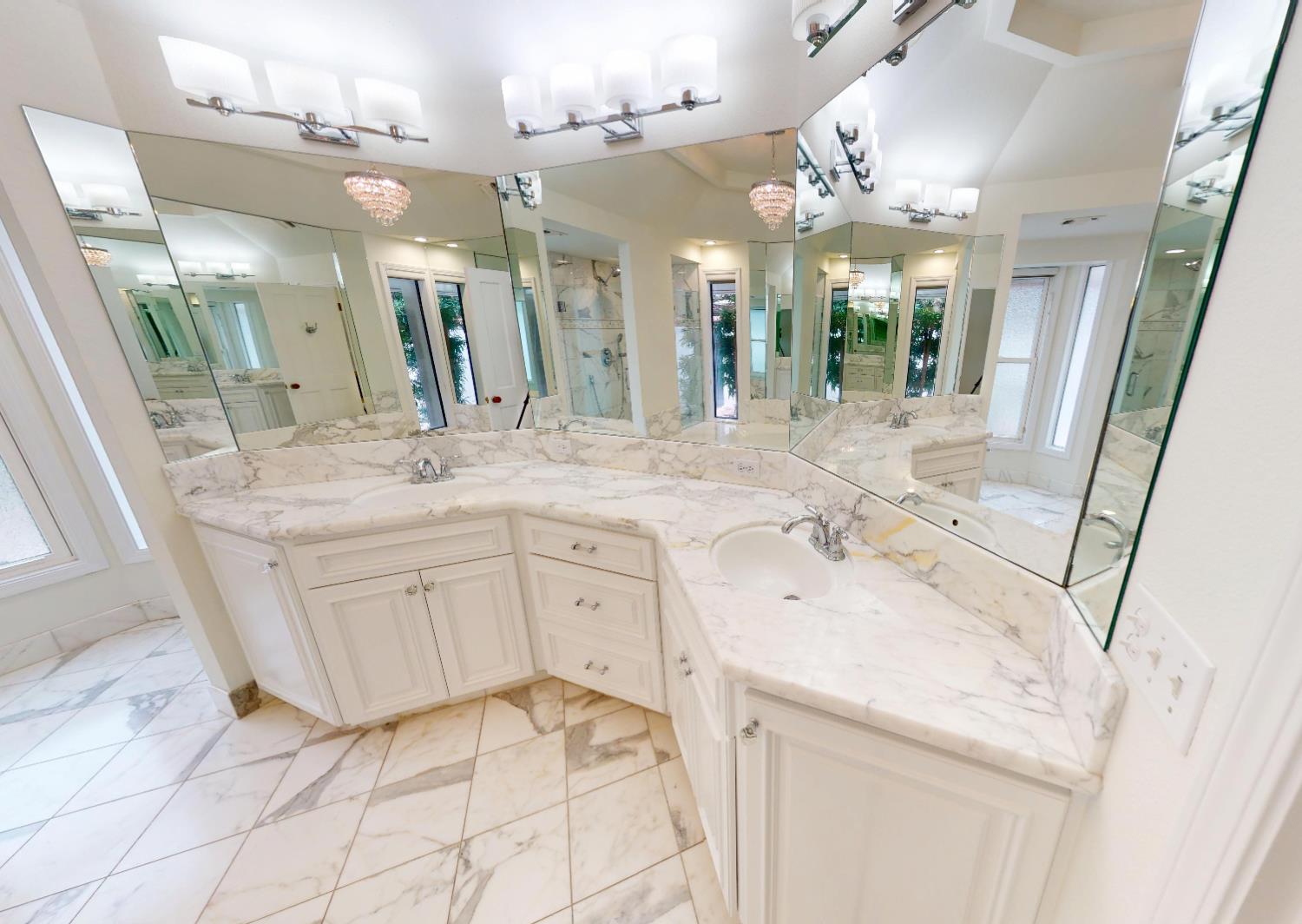 2903 W Cromwell Ave, Fresno, CA 93711