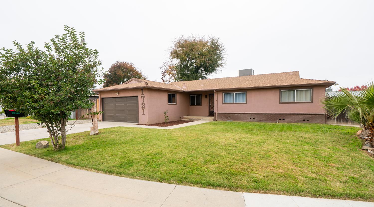 1721 Beverly Ave, Clovis, CA 93611