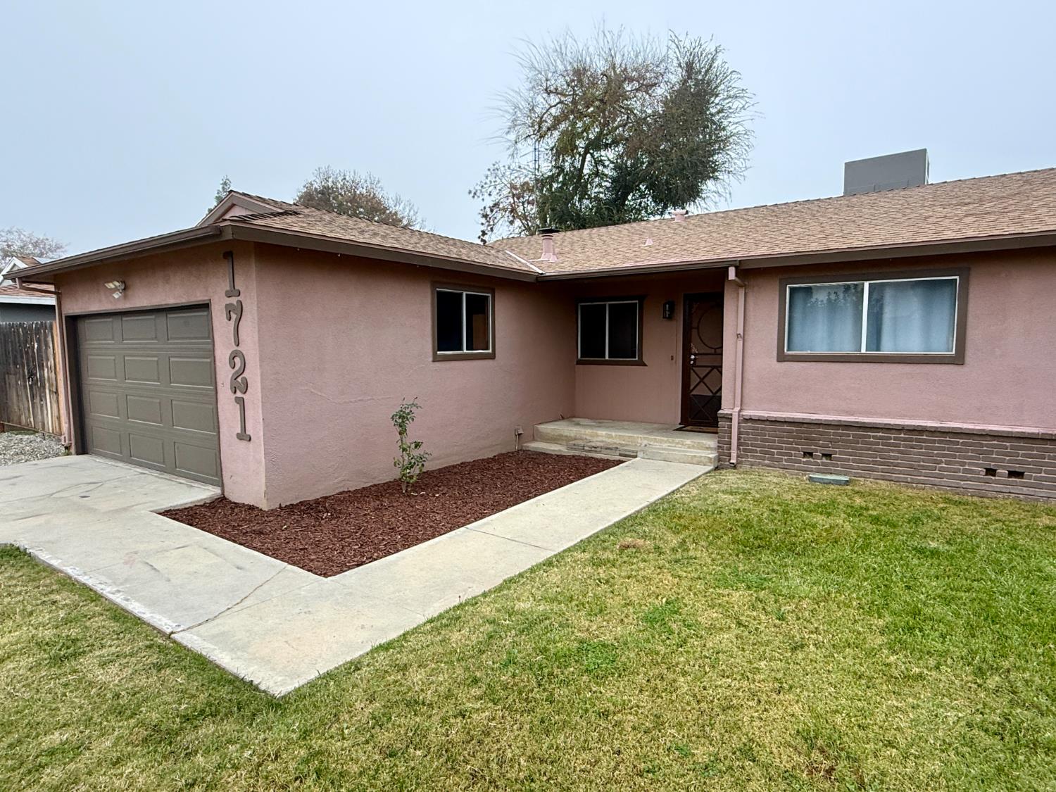 1721 Beverly Ave, Clovis, CA 93611