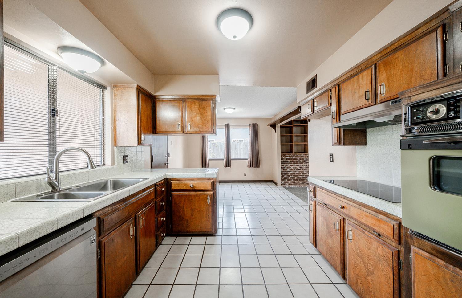 1721 Beverly Ave, Clovis, CA 93611