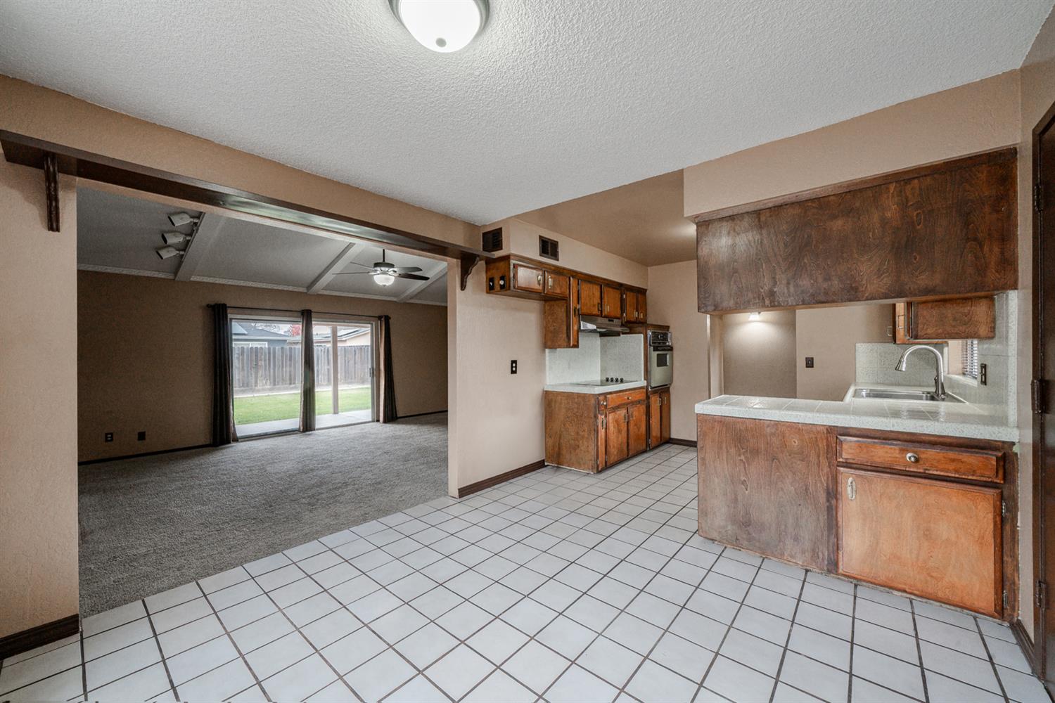 1721 Beverly Ave, Clovis, CA 93611