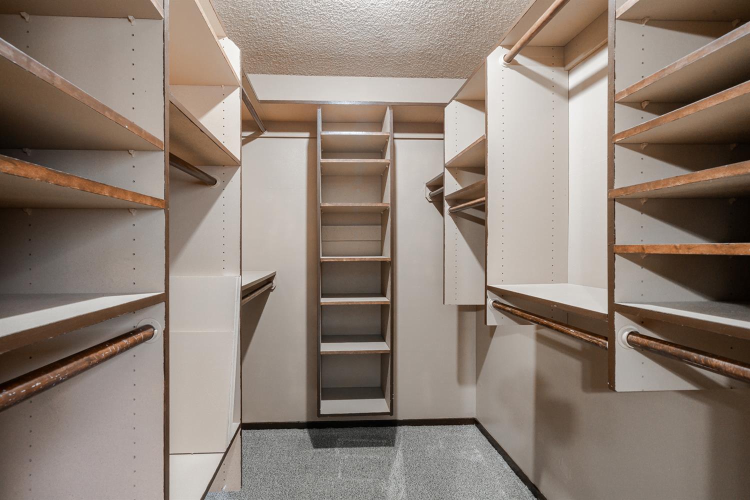 1721 Beverly Ave, Clovis, CA 93611