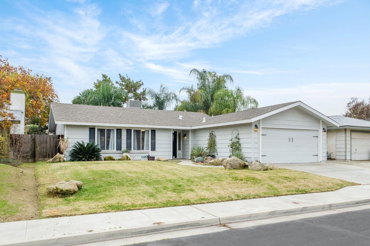 1154 Palo Alto Ave, Clovis, CA 93612