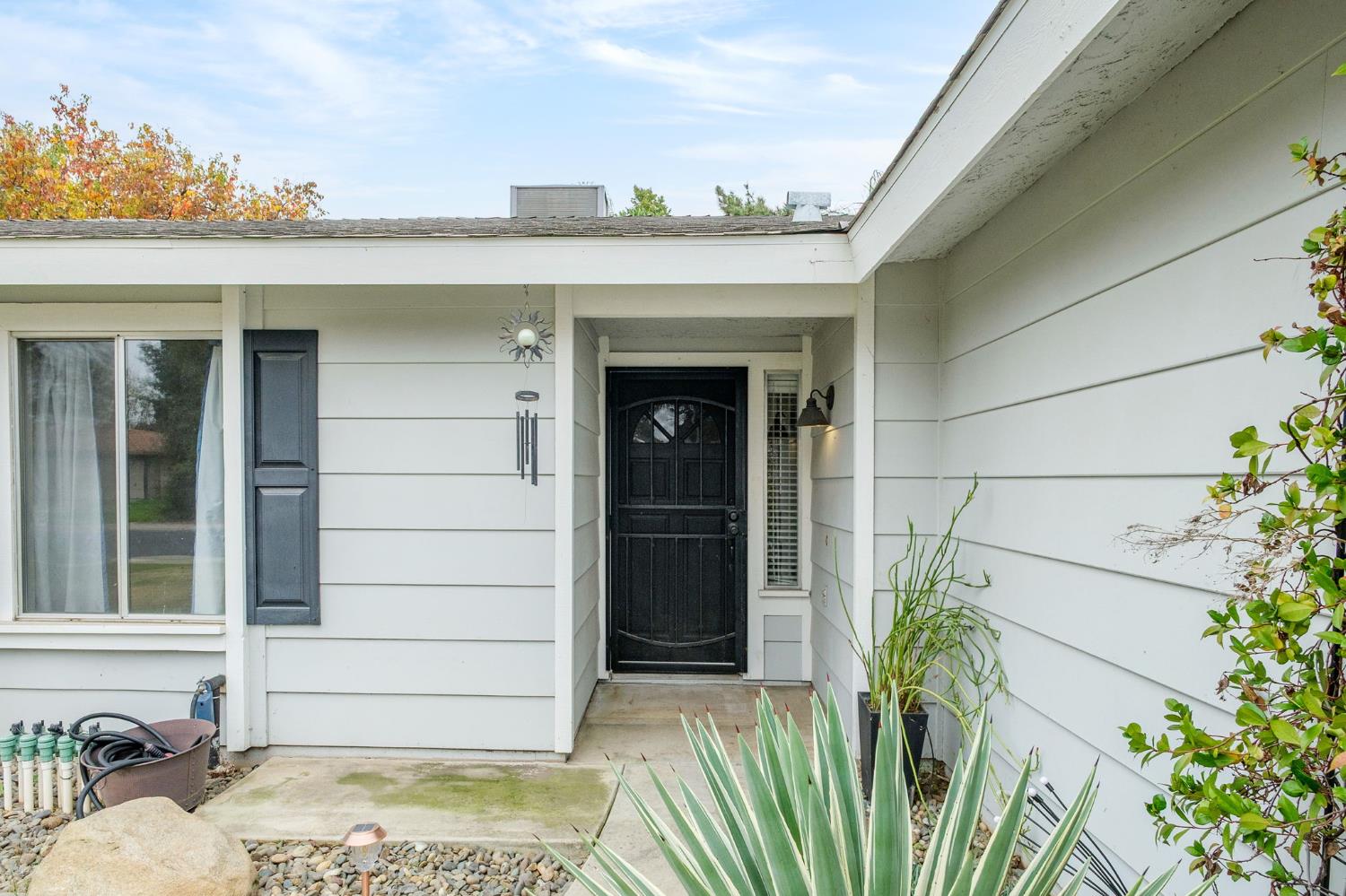 1154 Palo Alto Ave, Clovis, CA 93612