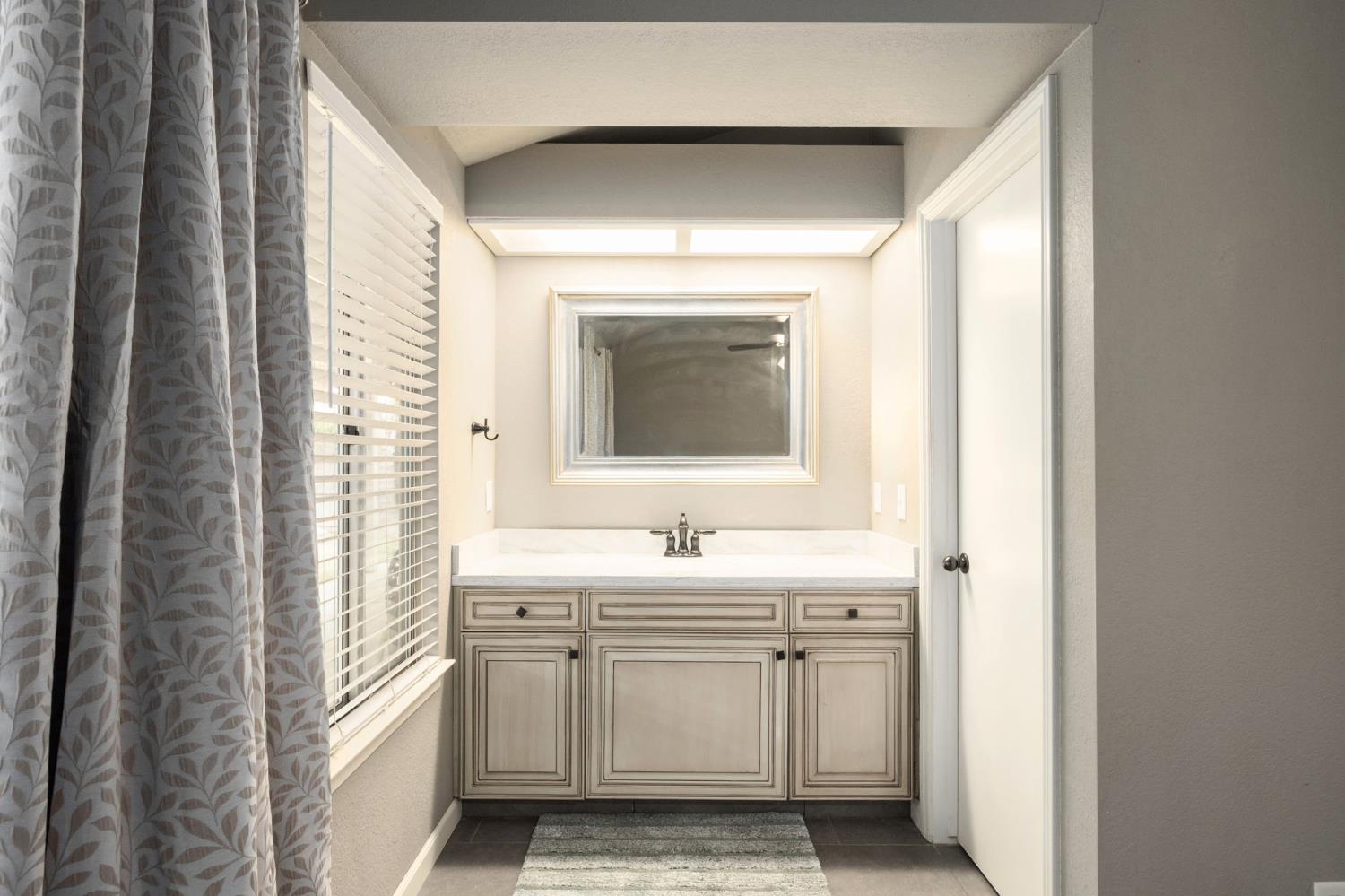 1154 Palo Alto Ave, Clovis, CA 93612