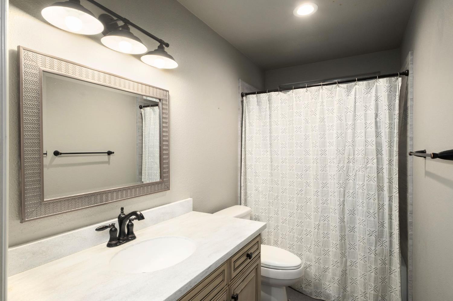 1154 Palo Alto Ave, Clovis, CA 93612