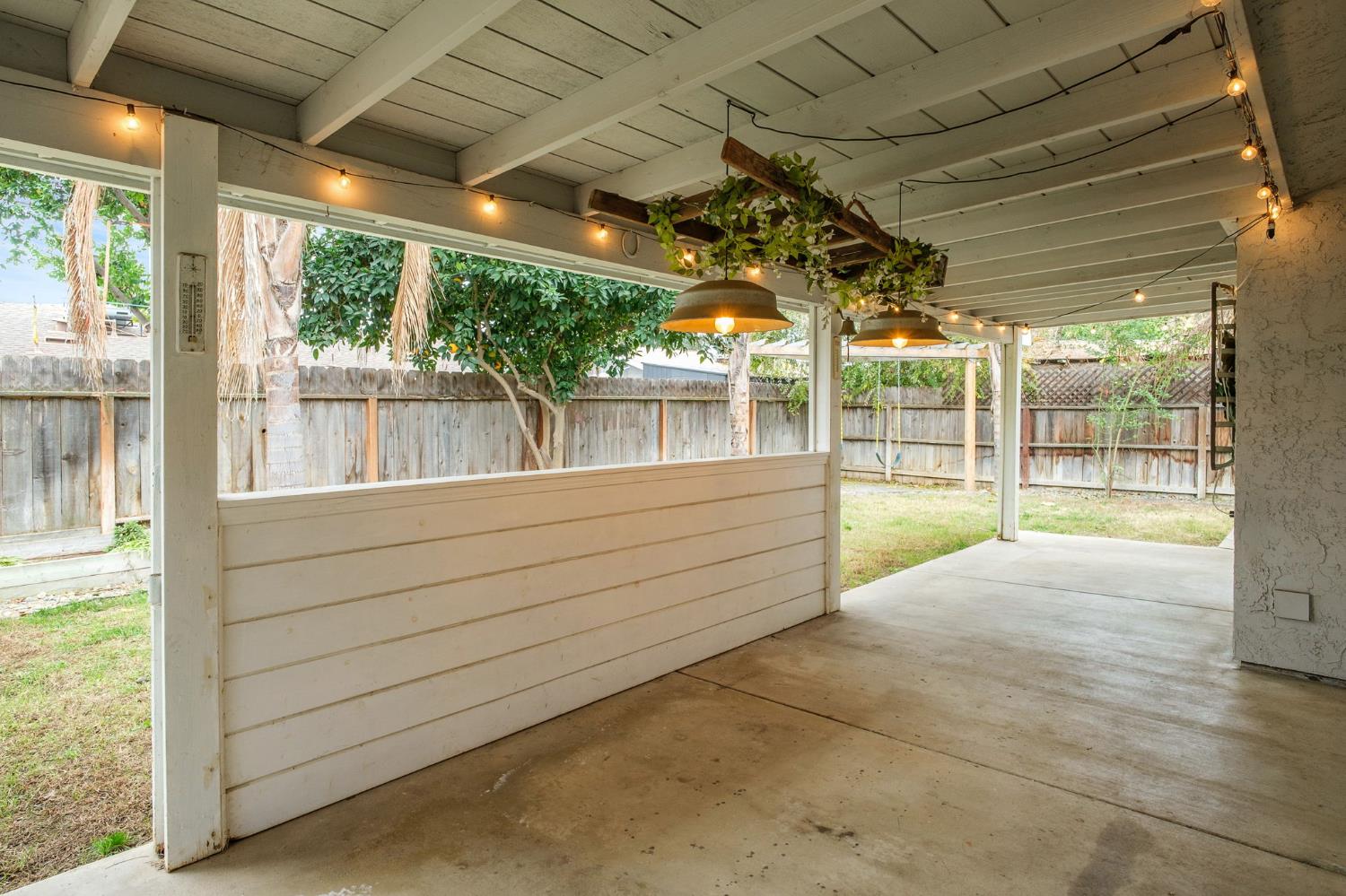 1154 Palo Alto Ave, Clovis, CA 93612