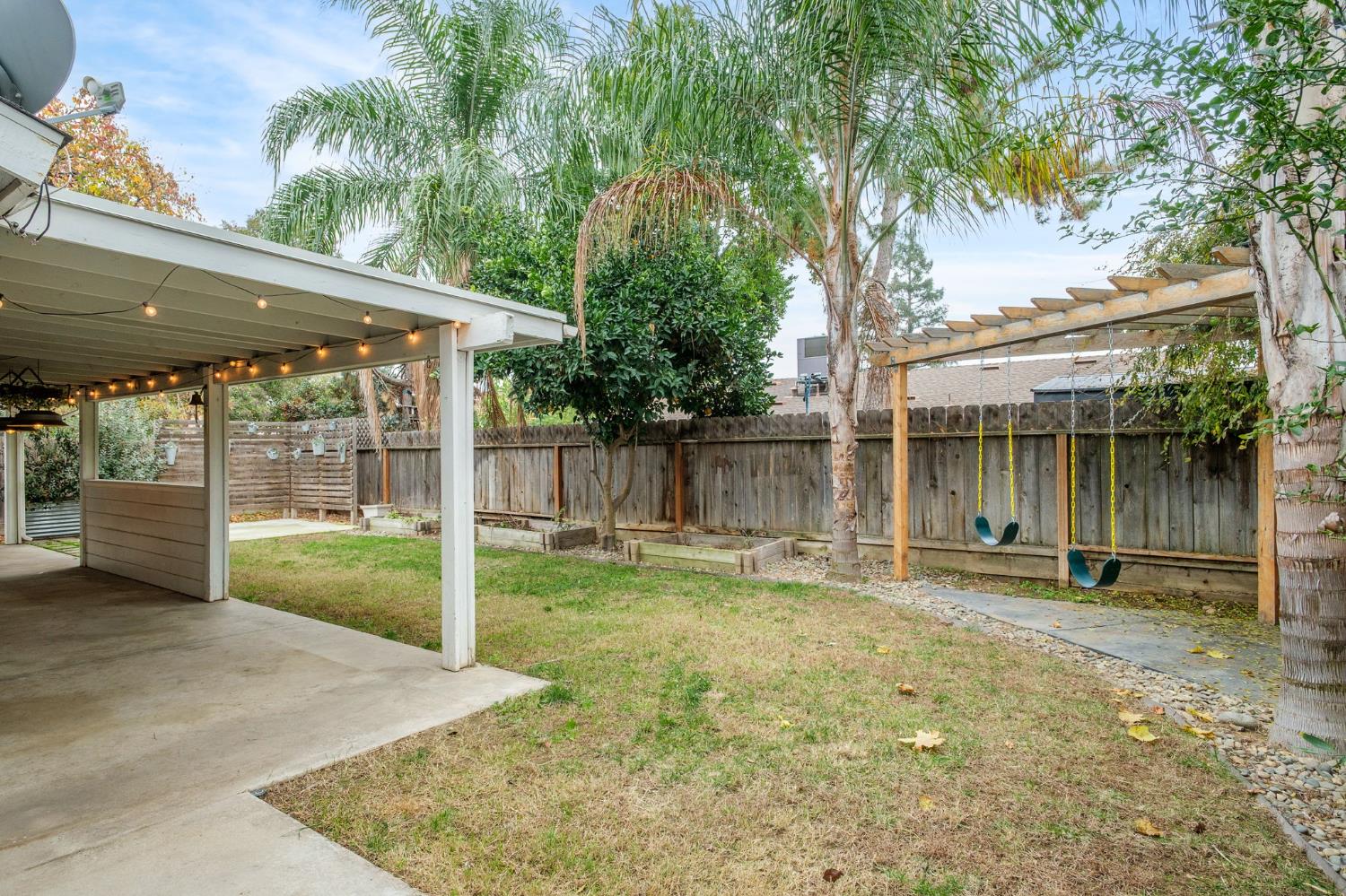 1154 Palo Alto Ave, Clovis, CA 93612