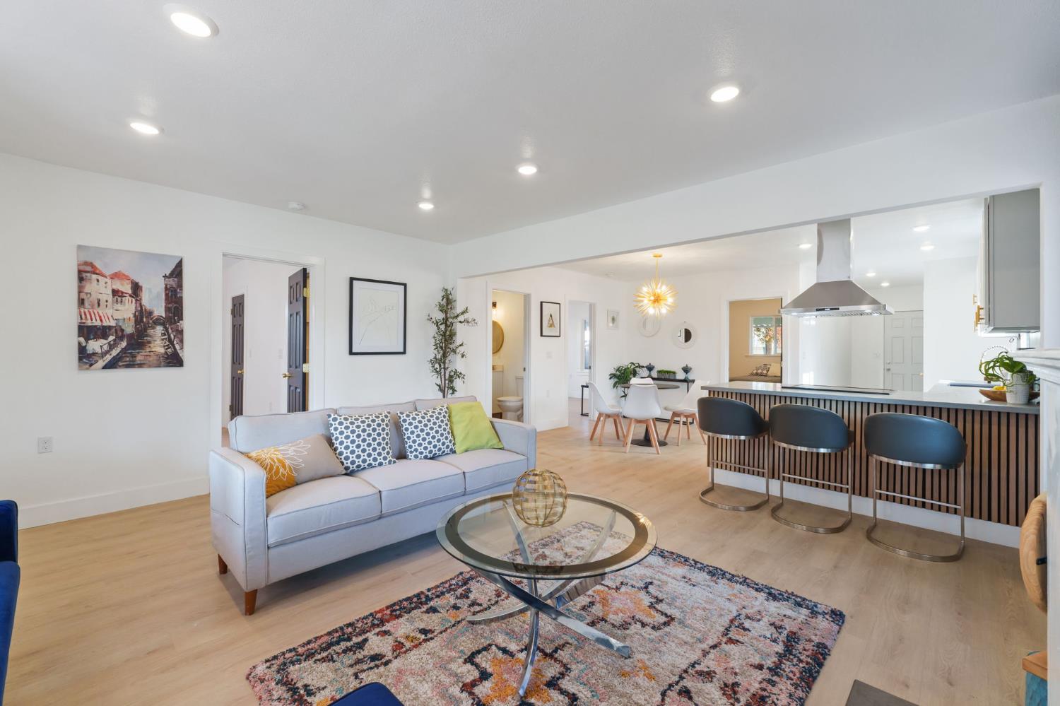 1576 N Safford Ave, Fresno, CA 93728