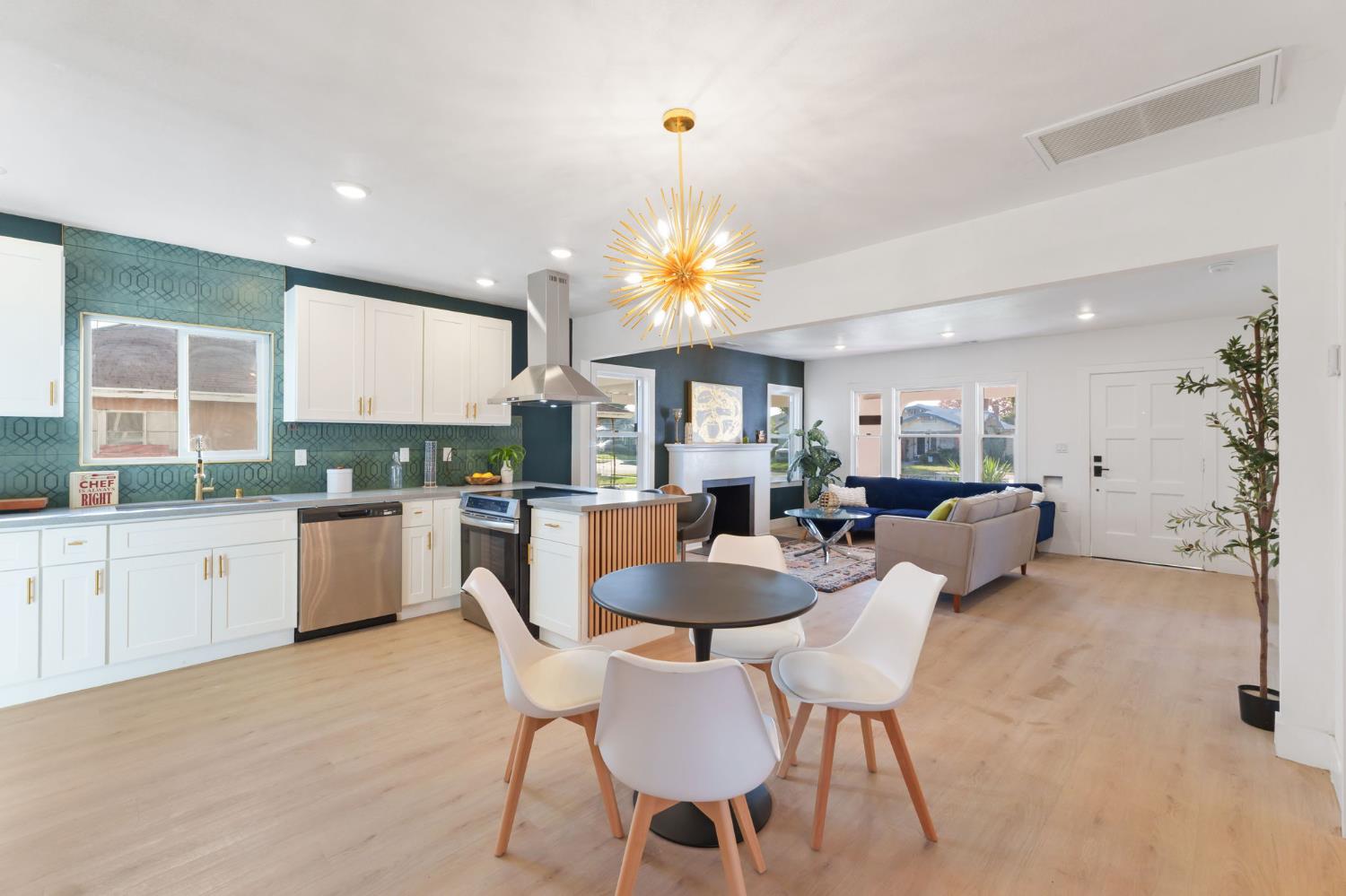 1576 N Safford Ave, Fresno, CA 93728