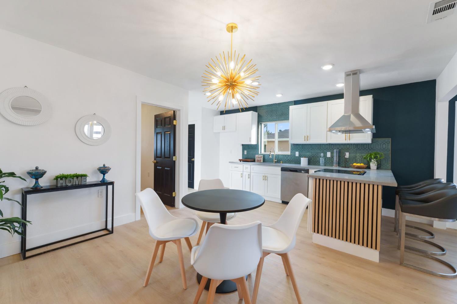 1576 N Safford Ave, Fresno, CA 93728