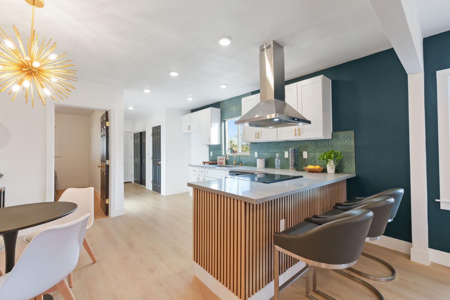 1576 N Safford Ave, Fresno, CA 93728