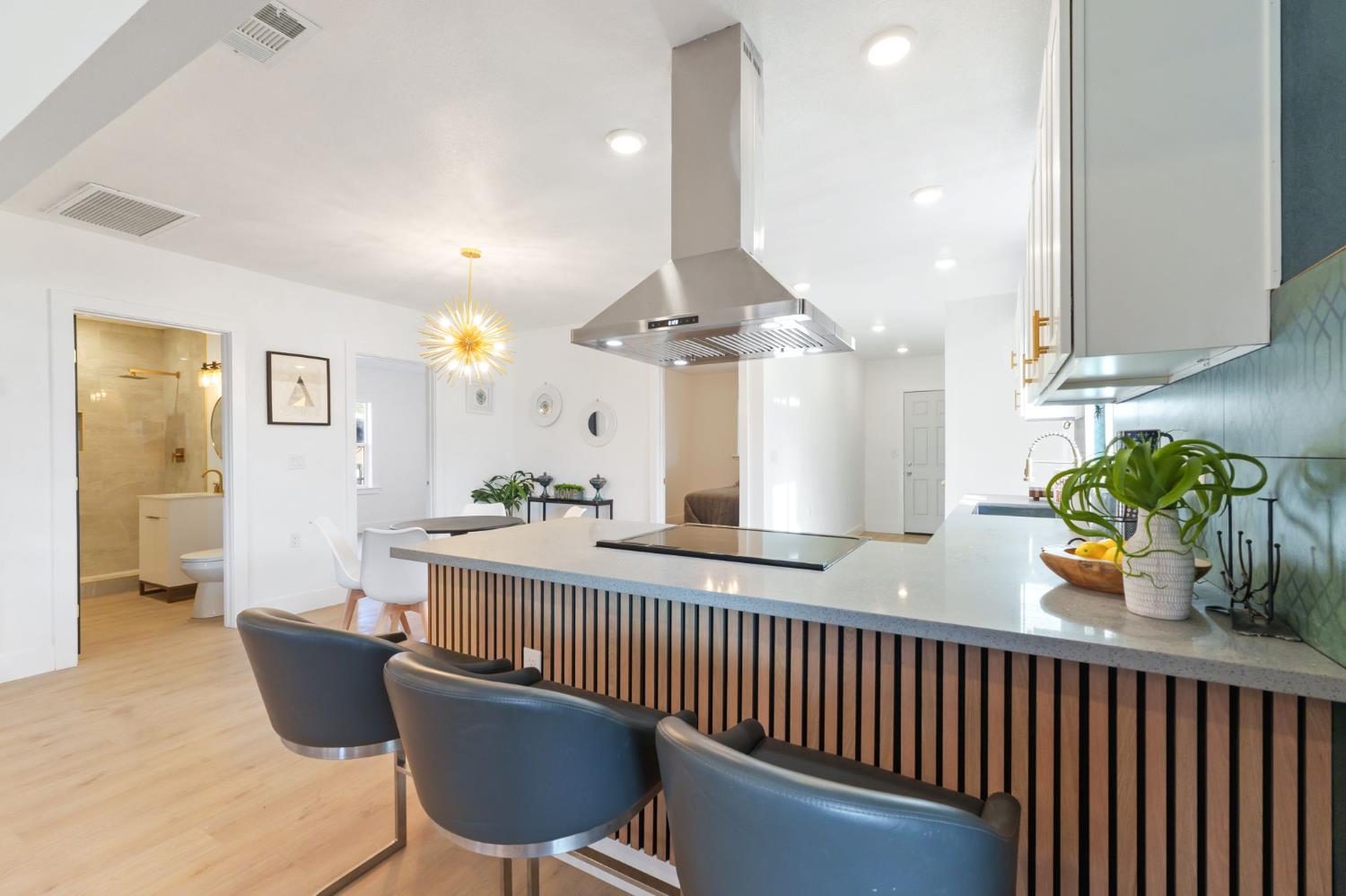 1576 N Safford Ave, Fresno, CA 93728