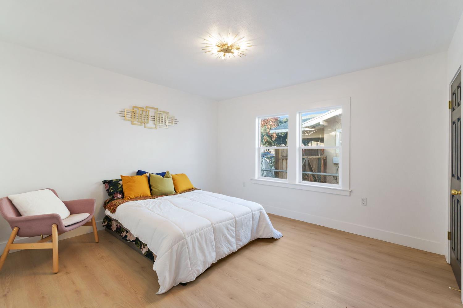 1576 N Safford Ave, Fresno, CA 93728