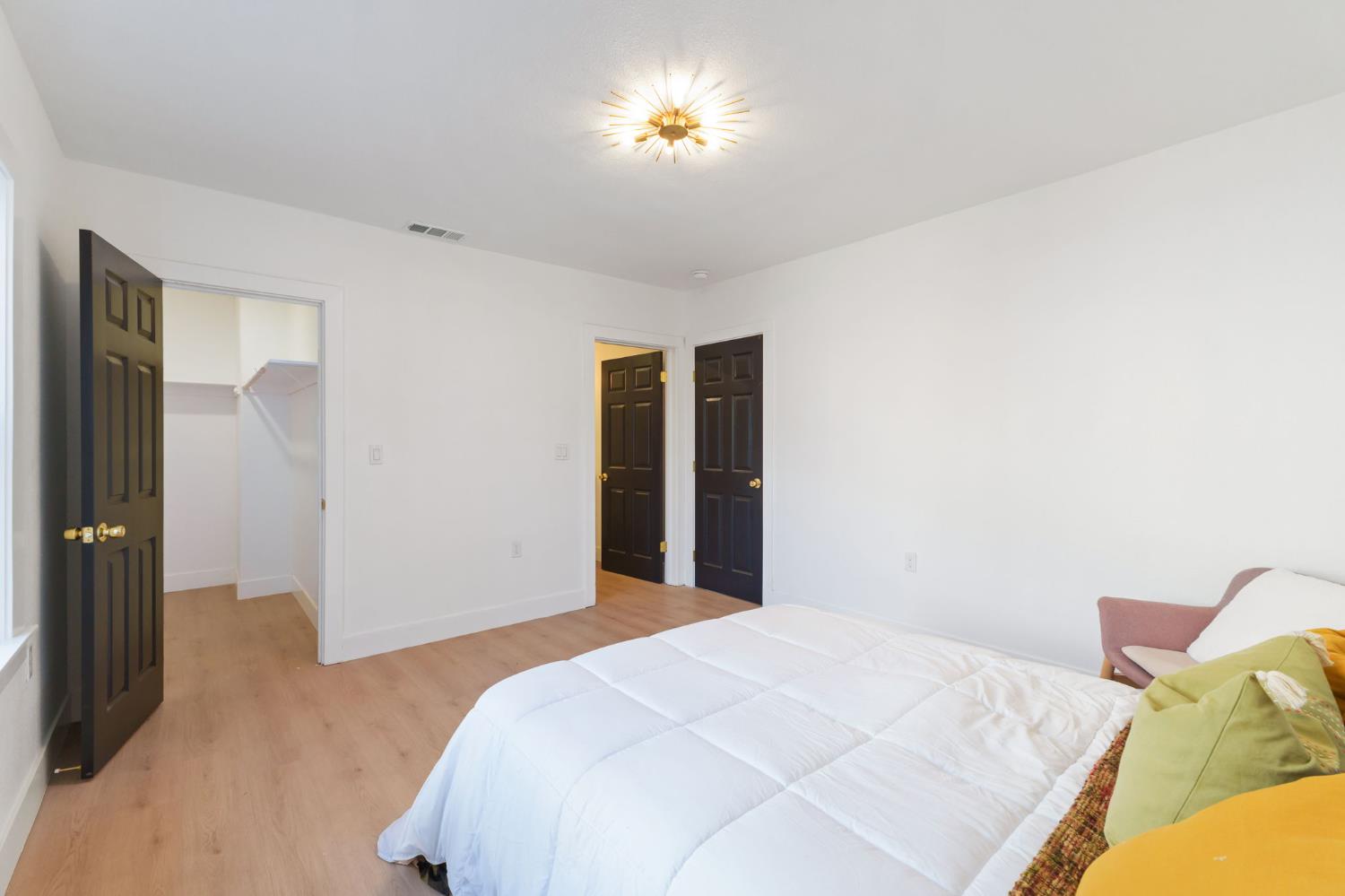 1576 N Safford Ave, Fresno, CA 93728