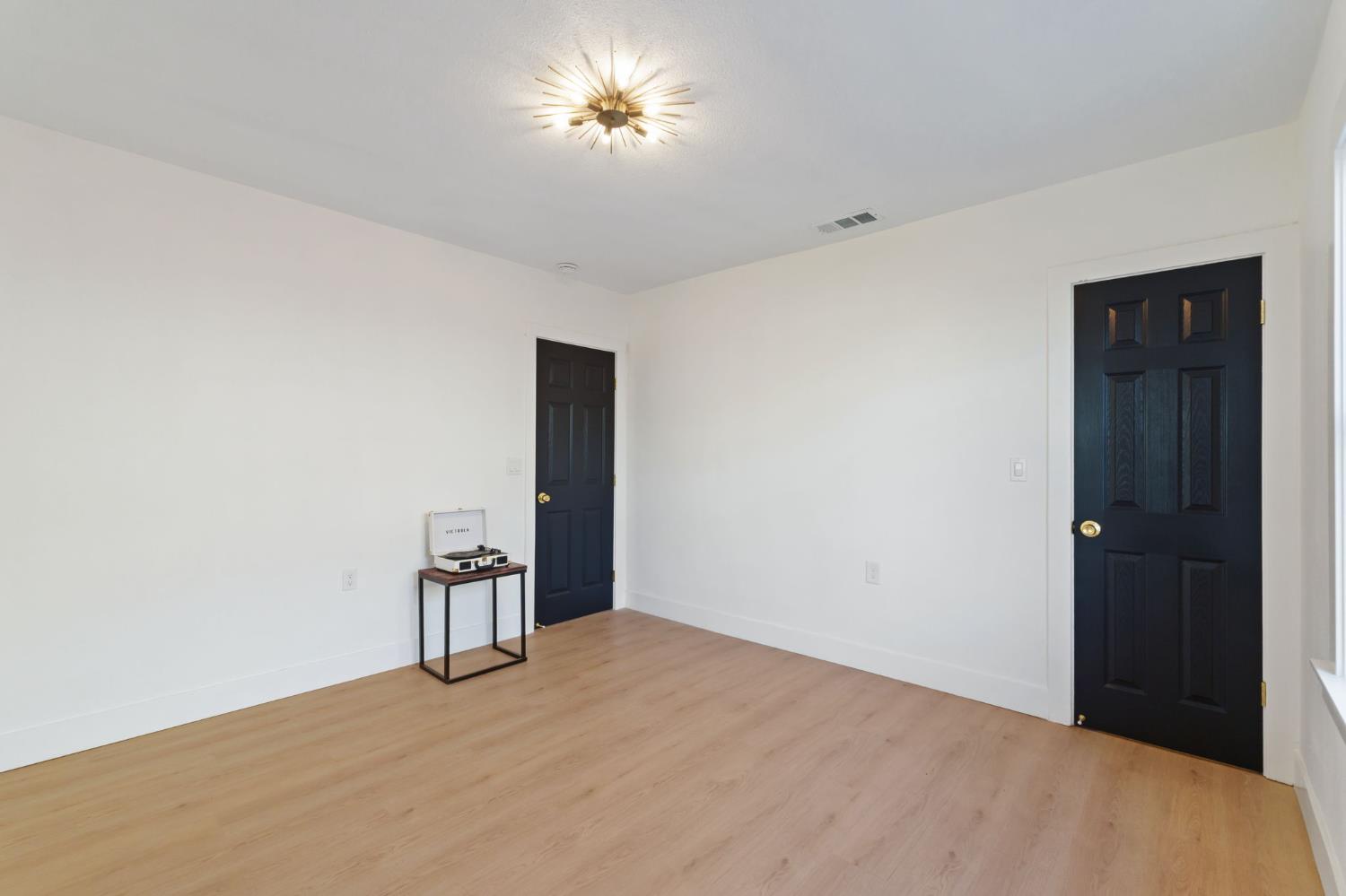 1576 N Safford Ave, Fresno, CA 93728