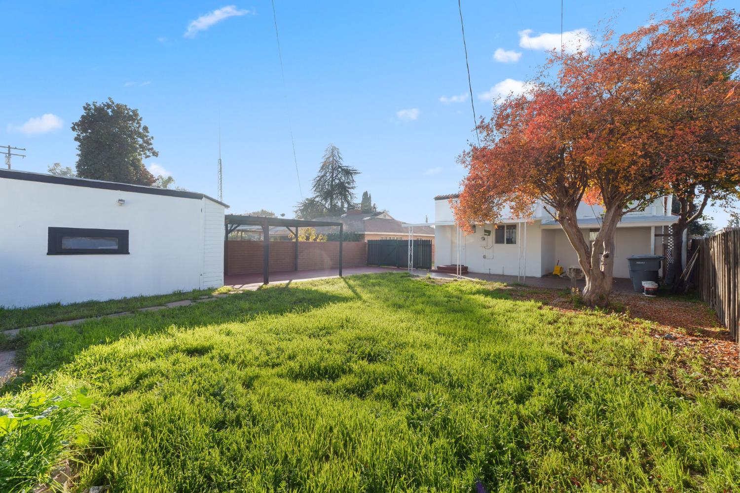 1576 N Safford Ave, Fresno, CA 93728