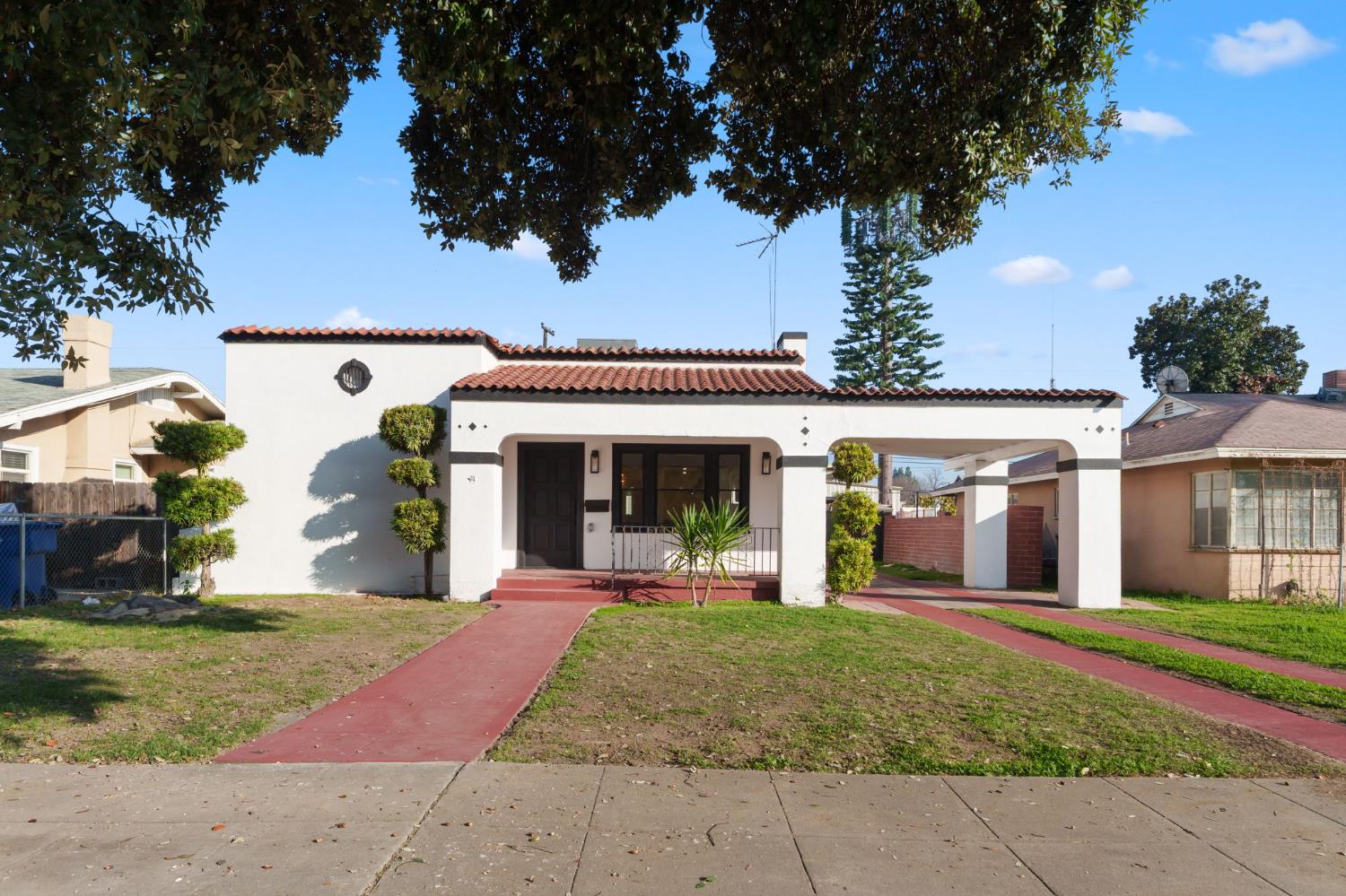 1576 N Safford Ave, Fresno, CA 93728