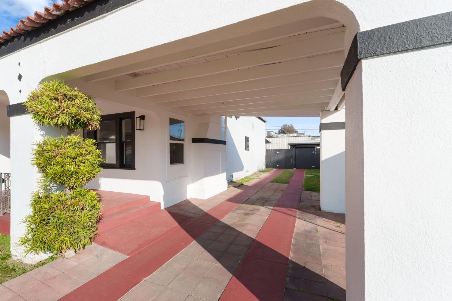 1576 N Safford Ave, Fresno, CA 93728