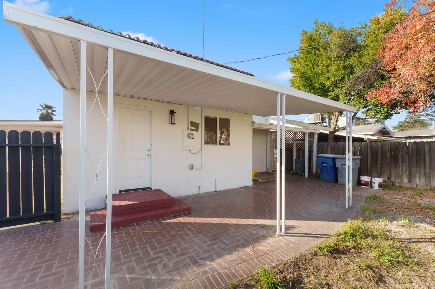 1576 N Safford Ave, Fresno, CA 93728