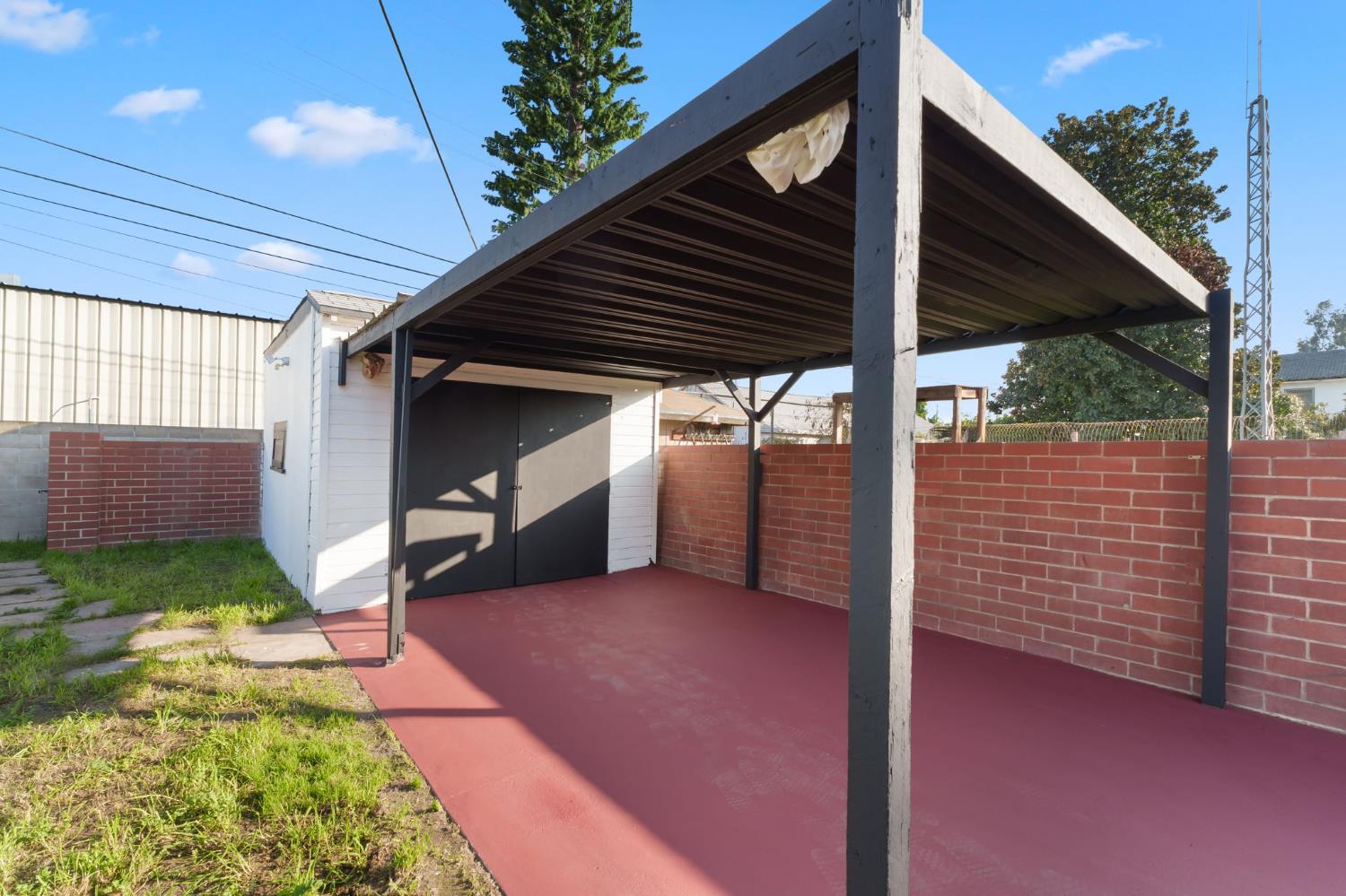 1576 N Safford Ave, Fresno, CA 93728